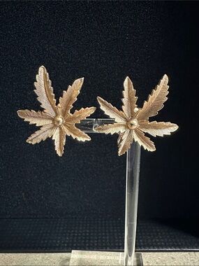 Vintage 1960’s Sarah Coventry “Autumn Haze” Gold Tone Leaf Starburst Clip-Ons